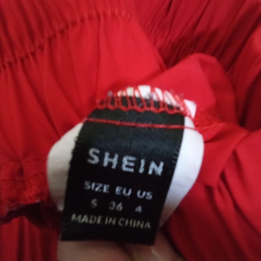 SHEIN Bright Red High-Waist Smocked Athletic Shorts - Picture 3 of 3